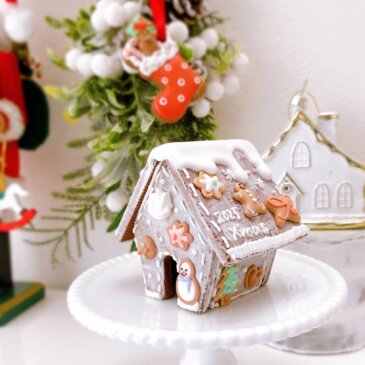 ヘクセンハウスとクリスマスブーツのアイシングクッキー！ミニチュアパーツをふんだんに飾った可愛くておいしいお菓子のおうちを作りませんか？お子様とご一緒に楽しんでいただくことも可能ですよ！
