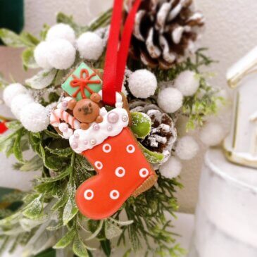 ヘクセンハウスとクリスマスブーツのアイシングクッキー！ミニチュアパーツをふんだんに飾った可愛くておいしいお菓子のおうちを作りませんか？お子様とご一緒に楽しんでいただくことも可能ですよ！