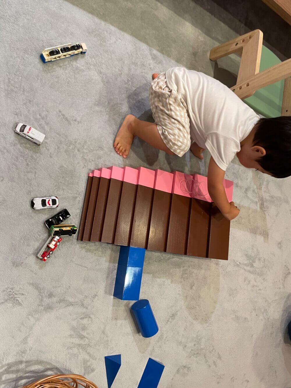 モンテッソーリ　茶色の階段　ピンクタワー