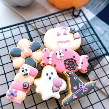 ハロウィンイメージのアイシングクッキー教室！HappyHalloween乃主役にアイシングクッキーはいかがでしょうか？初心者のかたも楽しんでいただける可愛くて少し怖い？デザイン。デコレーションパーツももりもりで、色々なアレンジが出来ます！もちろん、クッキーも抜群に美味しいですよ！